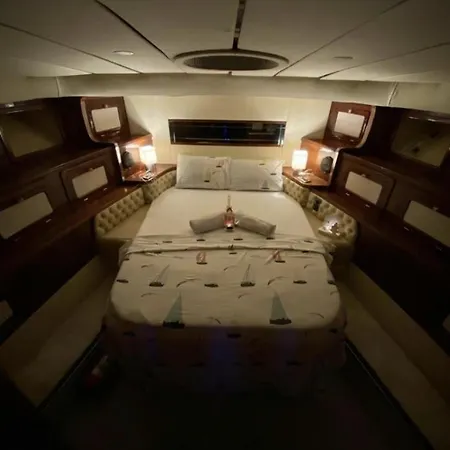 Diamond Yacht 보트호텔 *